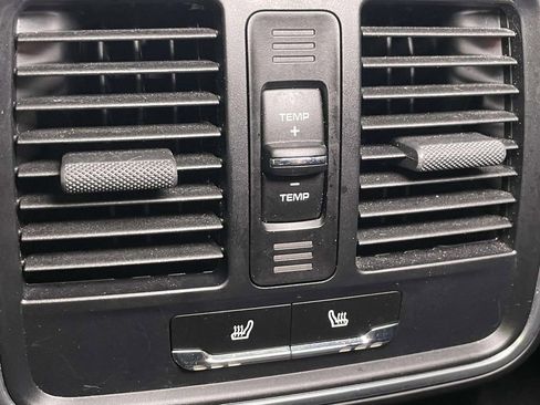 Certified 2022 Porsche Macan AWD/4WD image 25