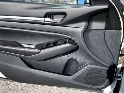 Used 2025 Nissan Altima 2.5 SR image 19