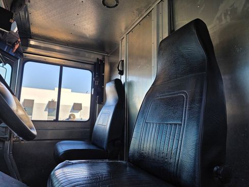 Used 2017 Ford E-350 and Econoline 350 Super Duty w/ A/C Prep Package image 20