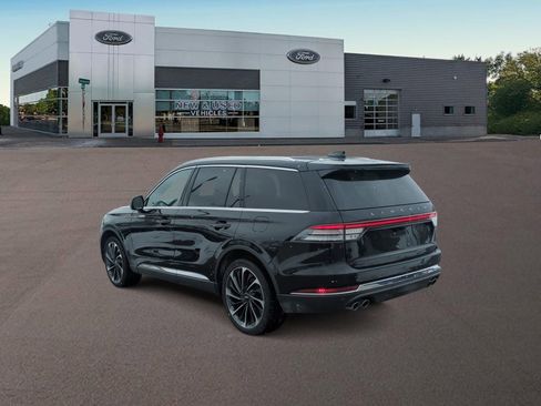 Used 2025 Lincoln Aviator Reserve w/ Equipment Group 201A image 8
