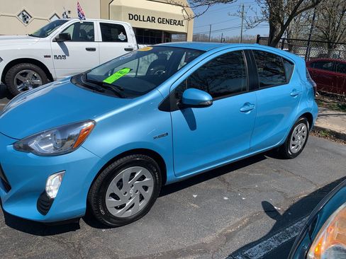 Used 2016 Toyota Prius C Two image 7