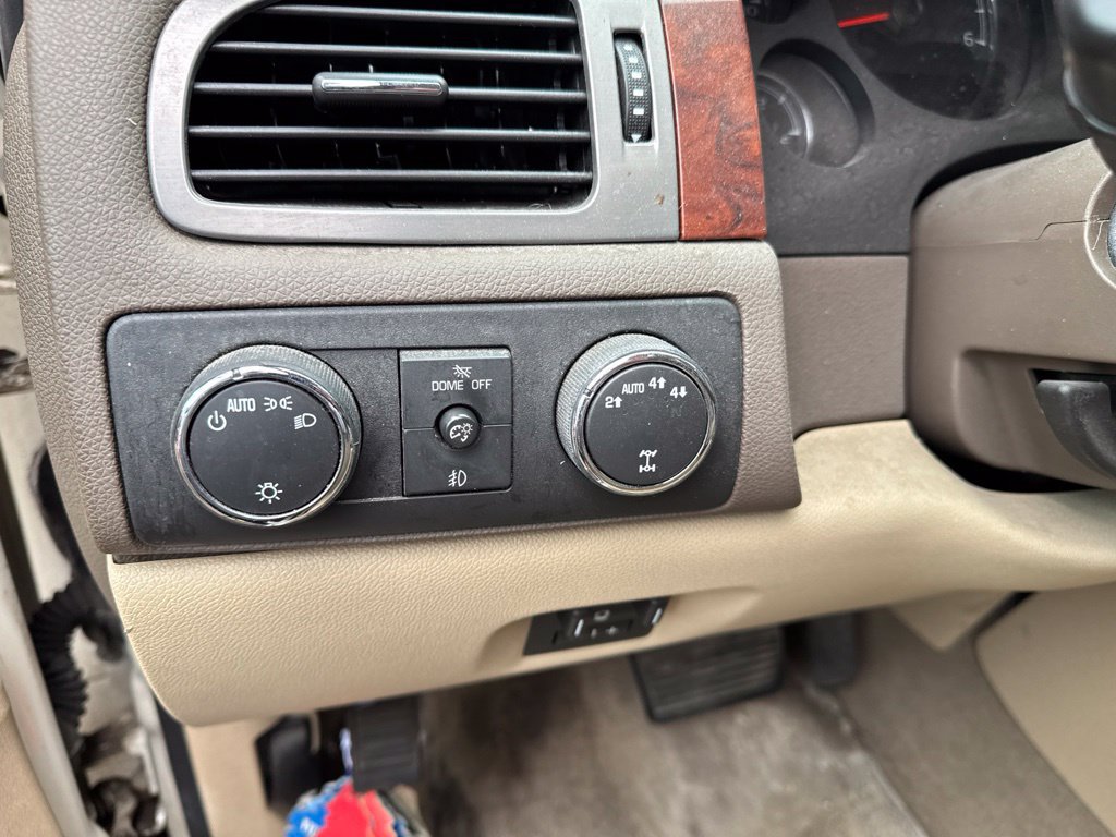 Used 2013 Chevrolet Avalanche LTZ AWD/4WD image 12
