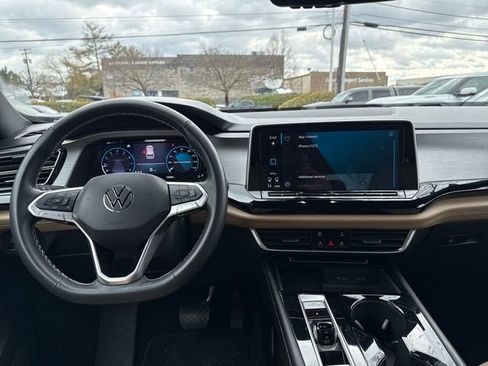 Used 2024 Volkswagen Atlas Cross Sport SE image 11
