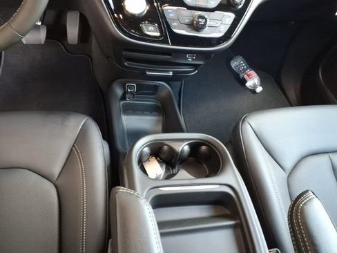 New 2027 Chrysler Pacifica Select FWD image 14