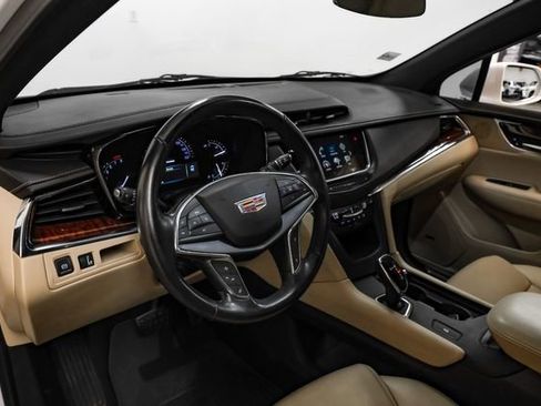 Used 2019 Cadillac XT5 Luxury FWD image 3