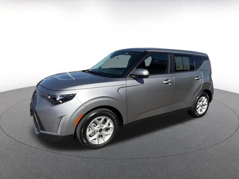 Used 2025 Kia Soul LX w/ LX Technology Package FWD image 8