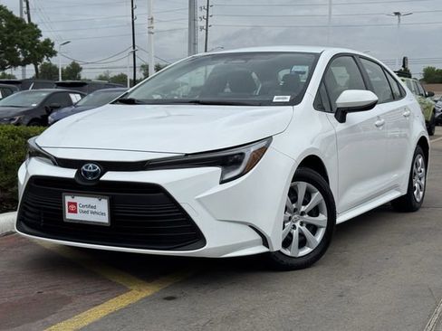 Certified 2025 Toyota Corolla XLE FWD image 2