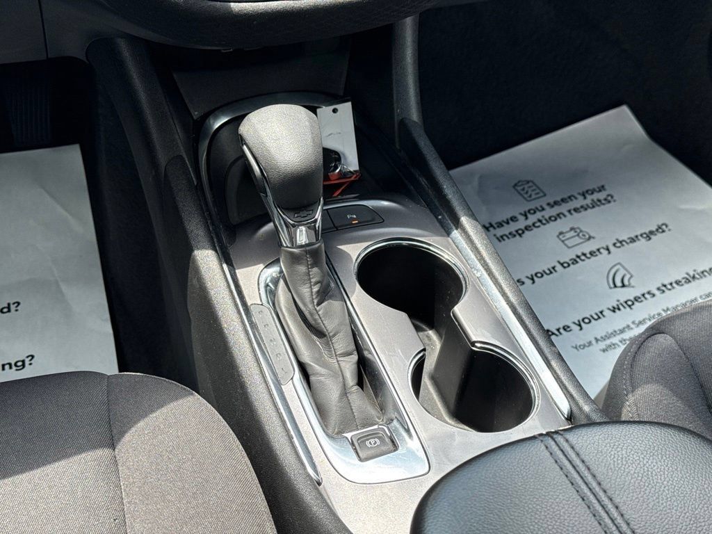 Used 2025 Chevrolet Malibu LT FWD image 25