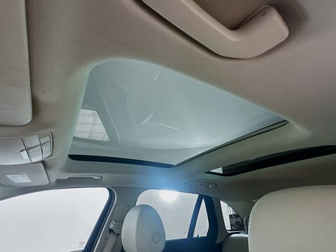 Used 2016 Mercedes-Benz GLC 300 4MATIC image 26