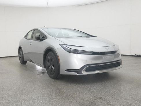 Used 2026 Toyota Prius Plug-In Hybrid FWD image 33
