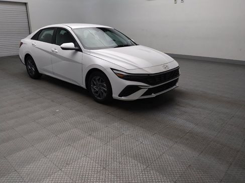 Used 2024 Hyundai Elantra SEL FWD image 13
