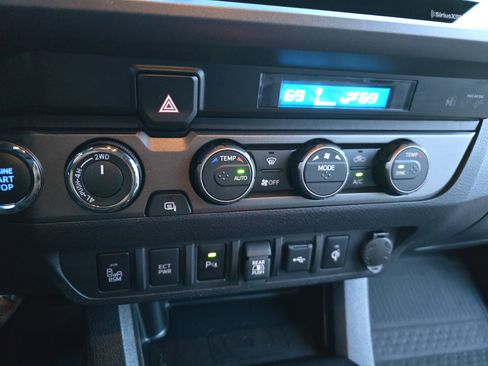 Used 2023 Toyota Tacoma TRD Off-Road image 25