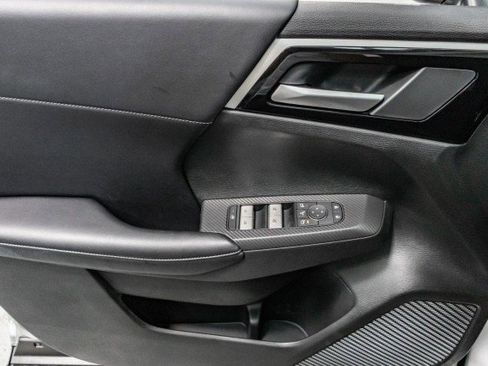 New 2025 Mitsubishi Outlander SE image 15