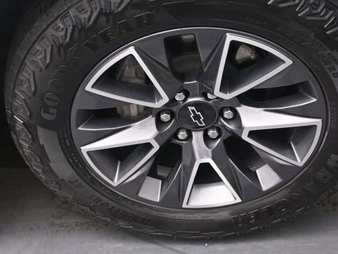 Used 2024 Chevrolet Tahoe Z71 w/ Z71 Off-Road Package AWD/4WD image 31