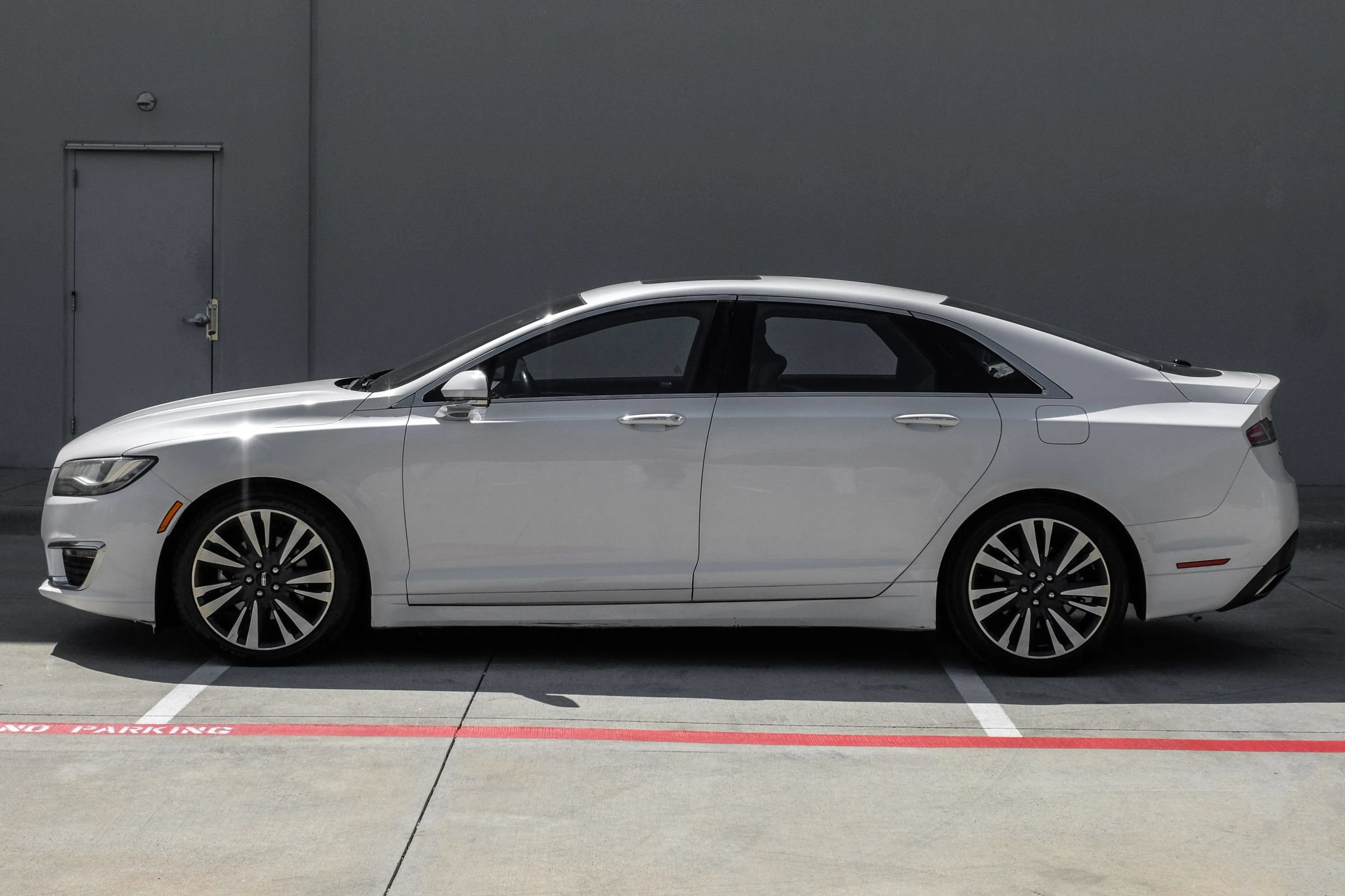Used 2017 Lincoln MKZ Reserve FWD image 10