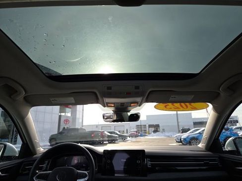 Used 2025 Volkswagen Jetta SE image 22