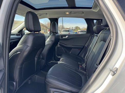 Used 2025 Ford Escape Platinum w/ Premium Technology Package image 32