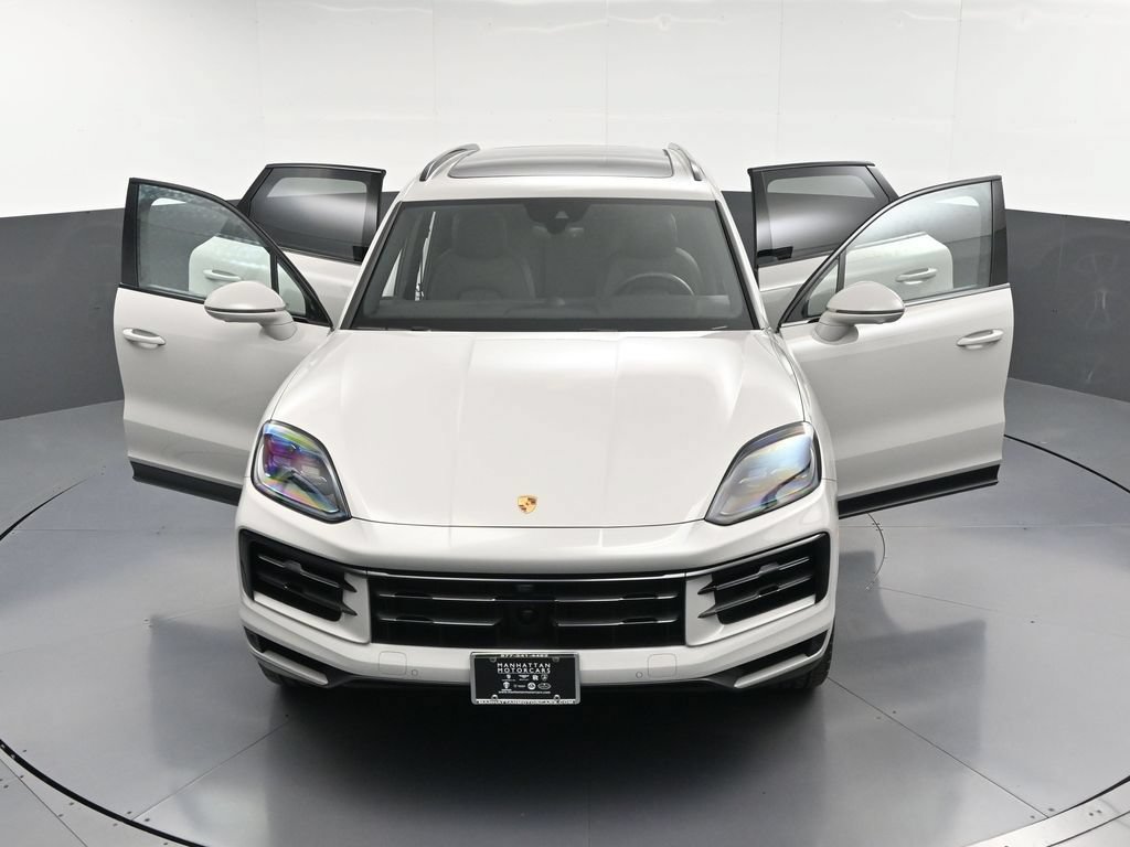 Certified 2026 Porsche Cayenne E-Hybrid AWD/4WD image 33