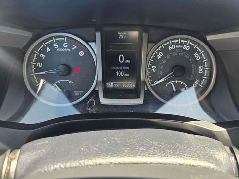 Used 2017 Toyota Tacoma SR5 AWD/4WD image 20