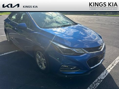 Used 2017 Chevrolet Cruze LT w/ RS Package FWD image 5