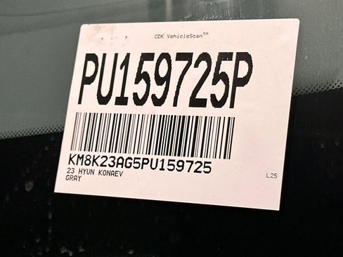 Used 2023 Hyundai Kona SE image 3