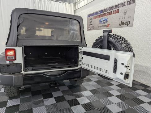 Used 2015 Jeep Wrangler Unlimited Sport image 9