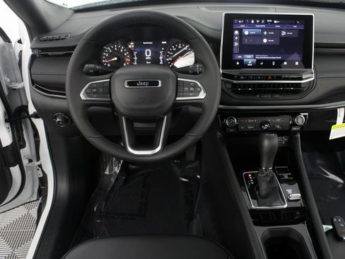 New 2026 Jeep Compass Latitude image 10