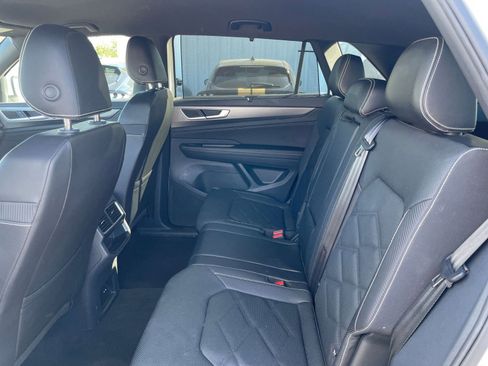 Used 2025 Volkswagen Atlas Cross Sport SE image 28