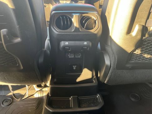 Used 2022 Jeep Wrangler Unlimited Rubicon w/ LED Lighting Group image 19