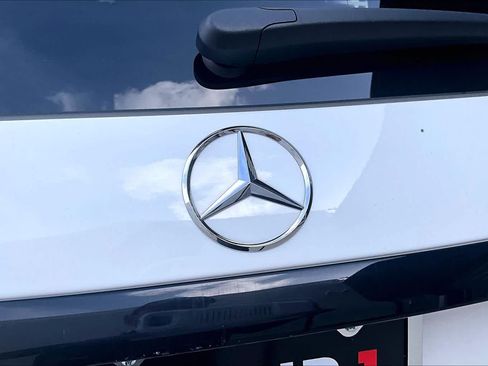 Used 2025 Mercedes-Benz GLC 300 image 10