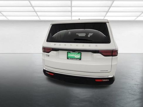 Used 2024 Jeep Wagoneer L Series II w/ Flexible Seating Group AWD/4WD image 8