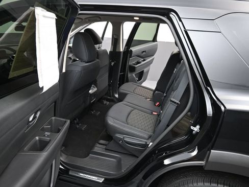 Used 2024 Nissan Pathfinder SV w/ Lighting Package (N92) FWD image 10