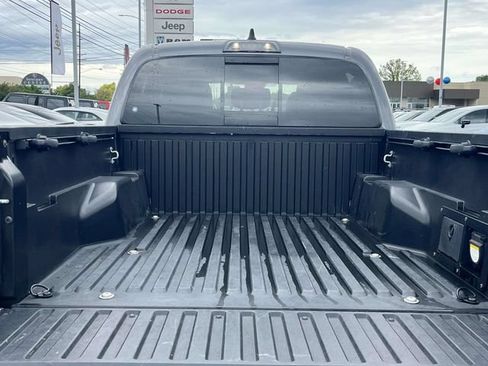 Used 2021 Toyota Tacoma TRD Off-Road w/ Technology Package AWD/4WD image 19