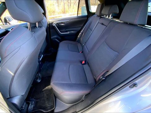 Used 2022 Toyota RAV4 SE w/ Weather & Moonroof Package image 21