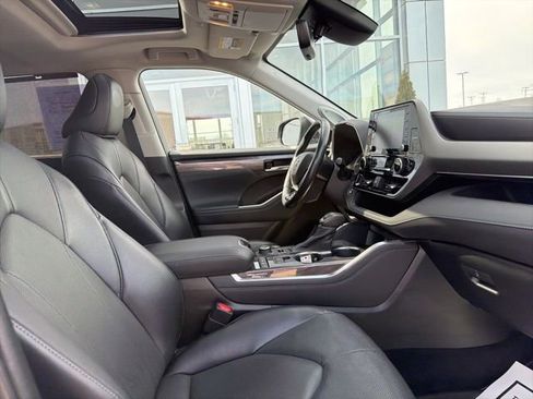 Used 2022 Toyota Highlander Limited image 29