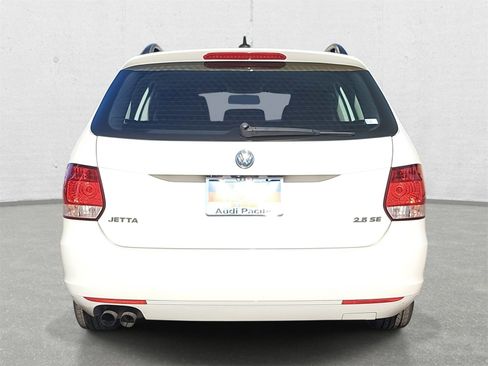 Used 2014 Volkswagen Jetta SportWagen image 6