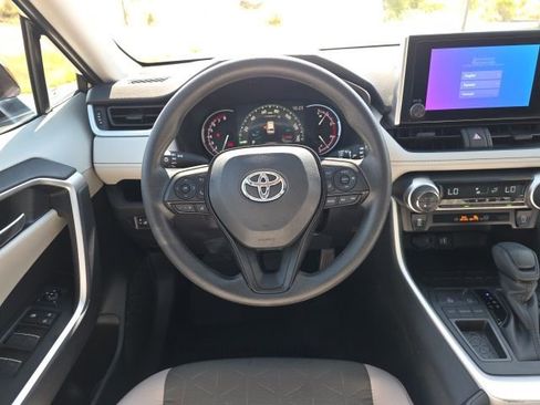 Used 2025 Toyota RAV4 XLE FWD image 23