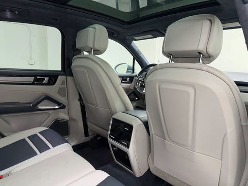 Used 2020 Porsche Cayenne Turbo AWD/4WD image 13