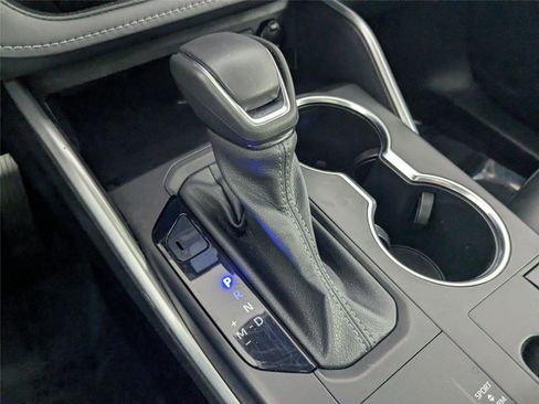 Certified 2024 Toyota Highlander XLE image 20