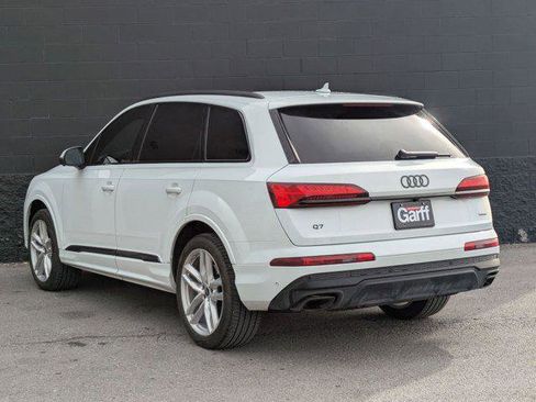 Certified 2025 Audi Q7 Premium w/ Convenience Plus Package image 7