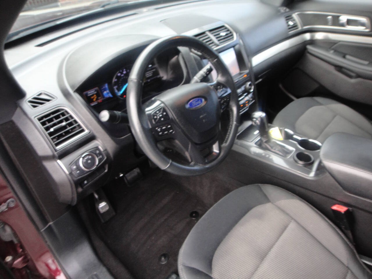 Used 2019 Ford Explorer XLT w/ Equipment Group 201A FWD image 7