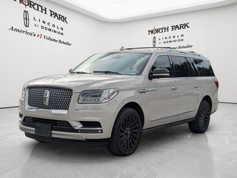 Used 2021 Lincoln Navigator L Reserve w/ Luxury Package AWD/4WD image 4