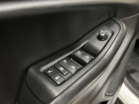 Used 2023 Jeep Grand Cherokee L Laredo AWD/4WD image 28