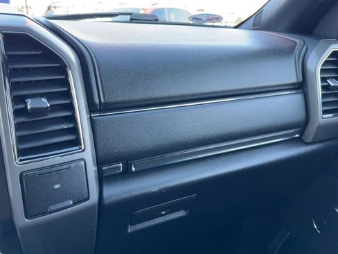 Used 2018 Ford Expedition XLT w/ Equipment Group 202A AWD/4WD image 23