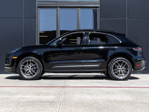 Certified 2026 Porsche Macan AWD/4WD image 2