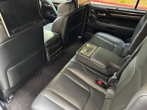Used 2020 Lexus LX 570 4WD w/ Sport Package image 31
