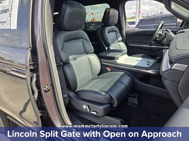 New 2027 Lincoln Navigator Reserve w/ Jet Appearance Package AWD/4WD image 16