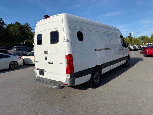 Used 2021 Mercedes-Benz Sprinter 2500 image 4