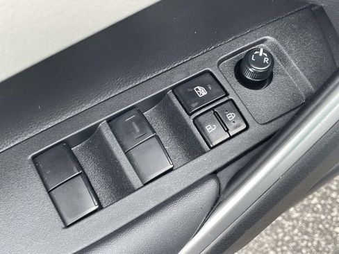Used 2024 Toyota Corolla Cross L FWD image 28