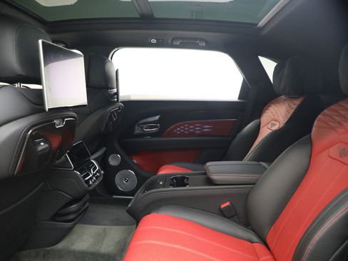 Used 2023 Bentley Bentayga Extended Wheelbase image 23